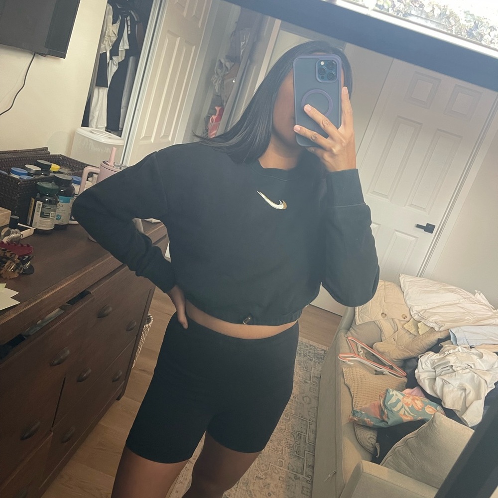 Nike Women's Black Long Sleeve Cropped Sweatshirt